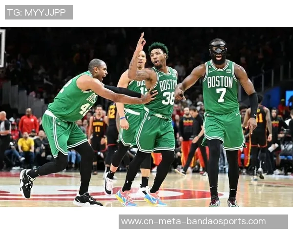 杰伦布朗回忆与斯玛特共战岁月感叹他身穿湖人球衣的奇妙感觉 杰伦布朗回忆与斯玛特共战岁月感叹他身穿湖人球衣的奇妙感觉