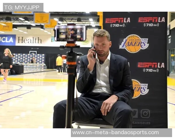 首期投票揭晓湖人三将入西部前十东契奇领衔詹姆斯里夫斯紧随其后