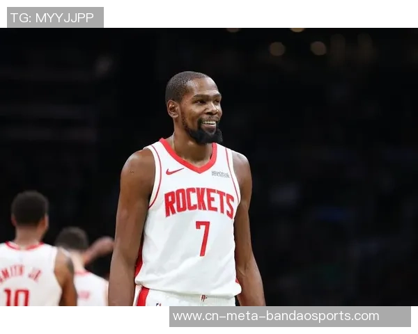 杜兰特赞伊森与小贾底角三分能力出色对手防守也难阻突破攻筐